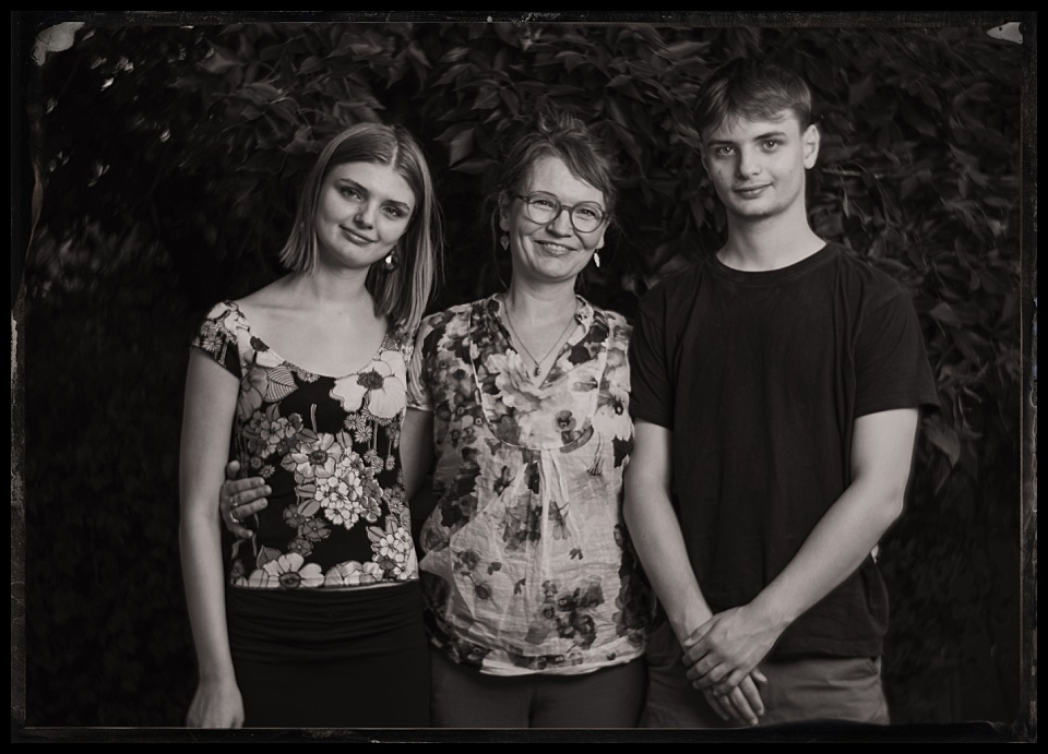 douglas county fair tintype photobooth mom and two teen kids